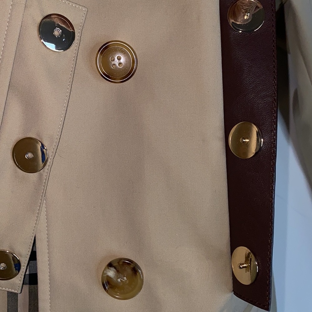 Authentic Burberry trench coat - Picture 8 of 14